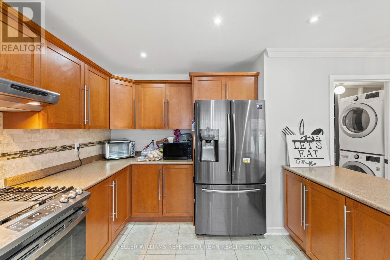 20 Williamson Drive, Brampton, ON - Indoor Photo Showing Kitchen