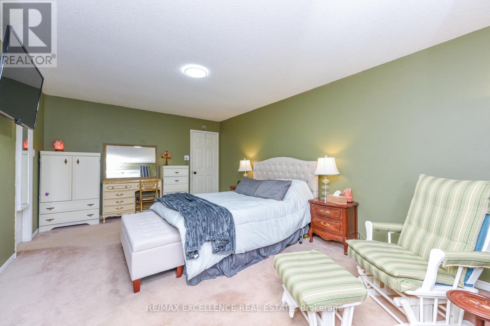 11 Arthurs Crescent, Brampton, ON - Indoor Photo Showing Bedroom