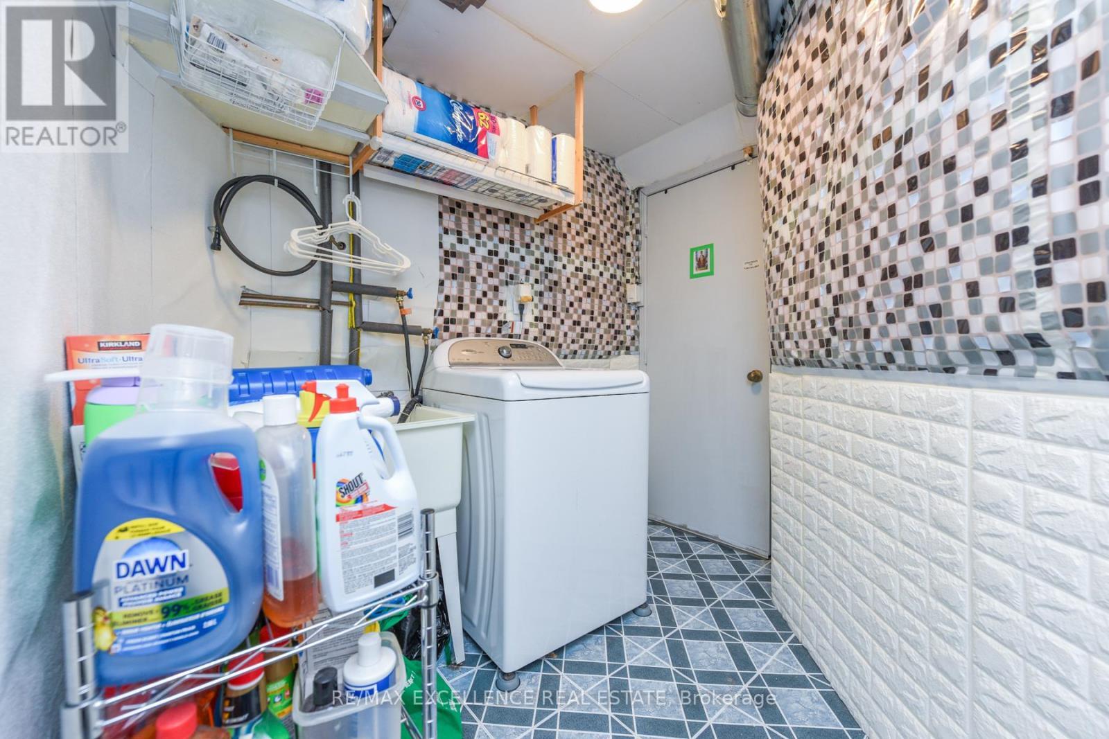 11 Arthurs Crescent, Brampton, ON - Indoor Photo Showing Laundry Room