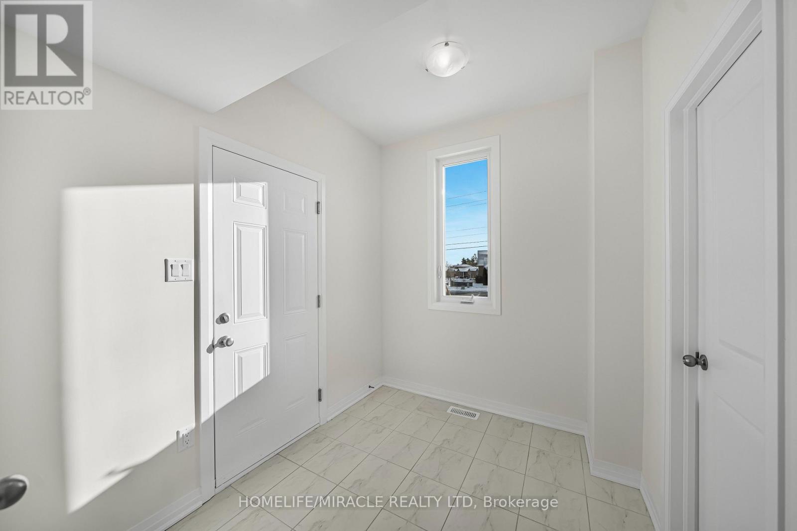 103 Windermere Boulevard, Loyalist, ON - Indoor Photo Showing Other Room