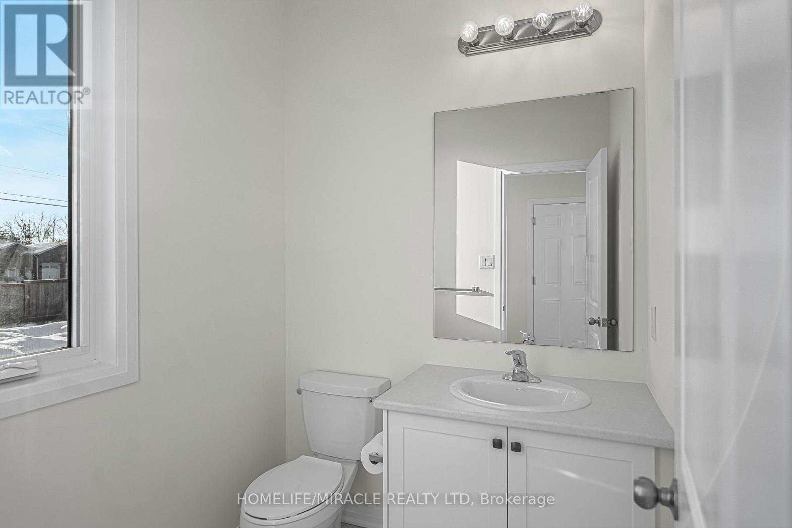 103 Windermere Boulevard, Loyalist, ON - Indoor Photo Showing Bathroom