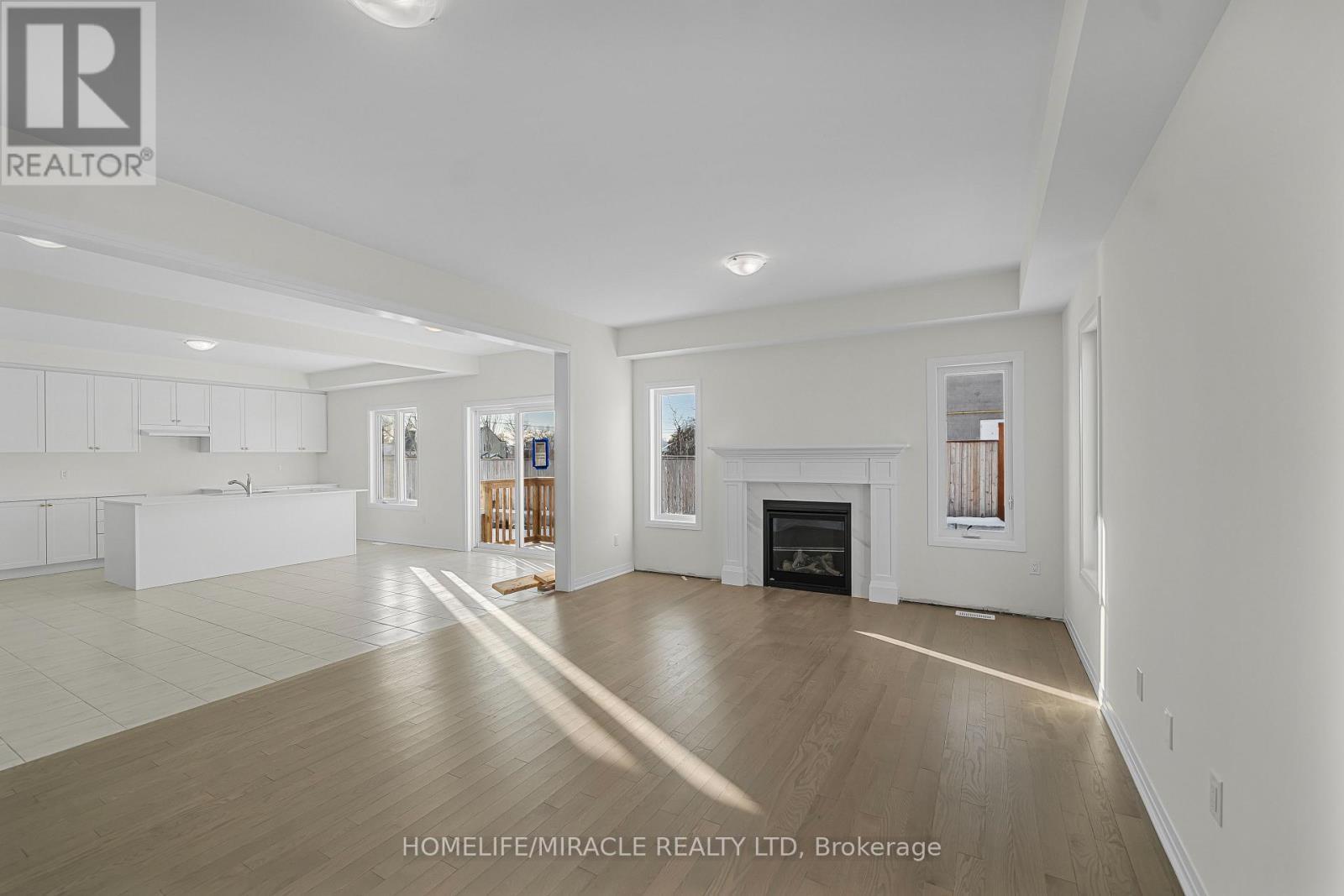 103 Windermere Boulevard, Loyalist, ON - Indoor With Fireplace