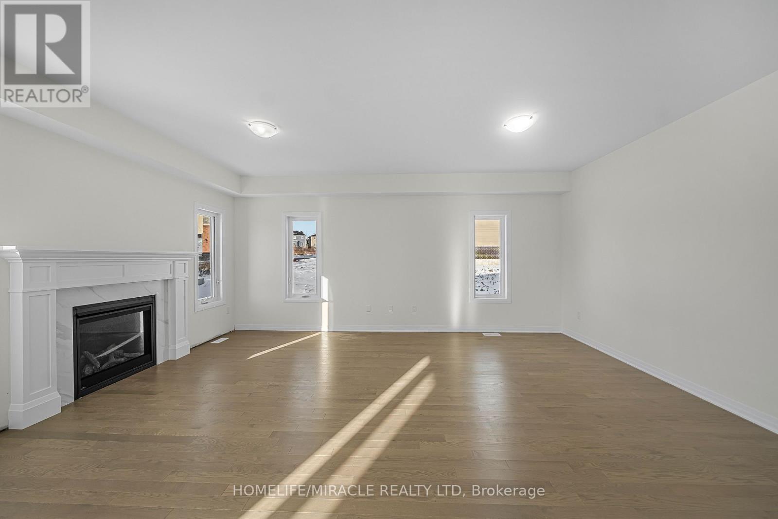 103 Windermere Boulevard, Loyalist, ON - Indoor With Fireplace