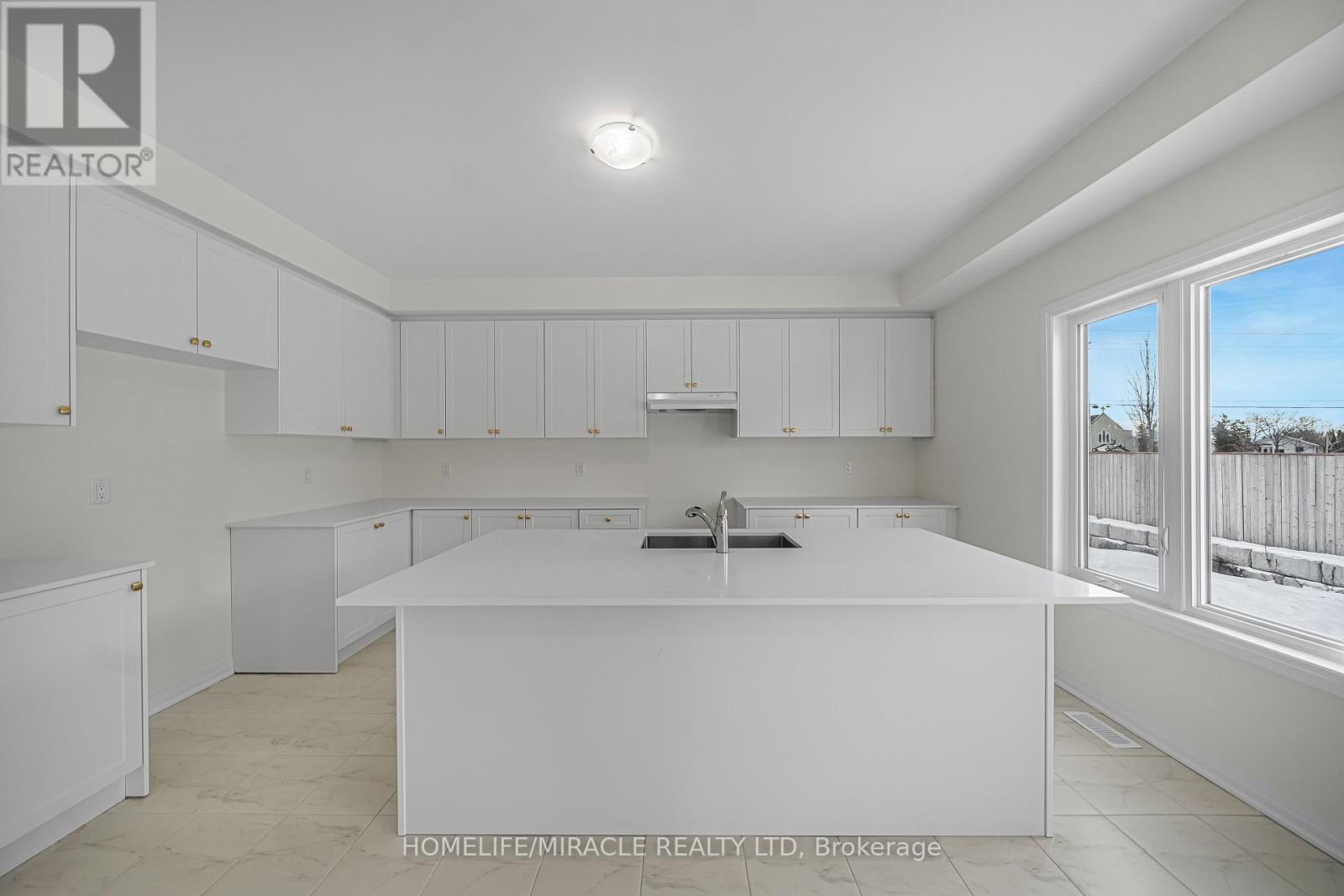 103 Windermere Boulevard, Loyalist, ON - Indoor Photo Showing Kitchen