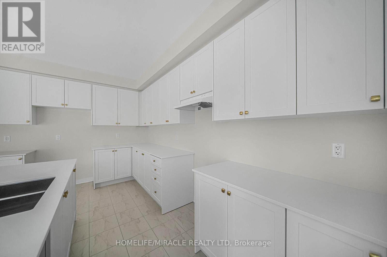 103 Windermere Boulevard, Loyalist, ON - Indoor Photo Showing Kitchen