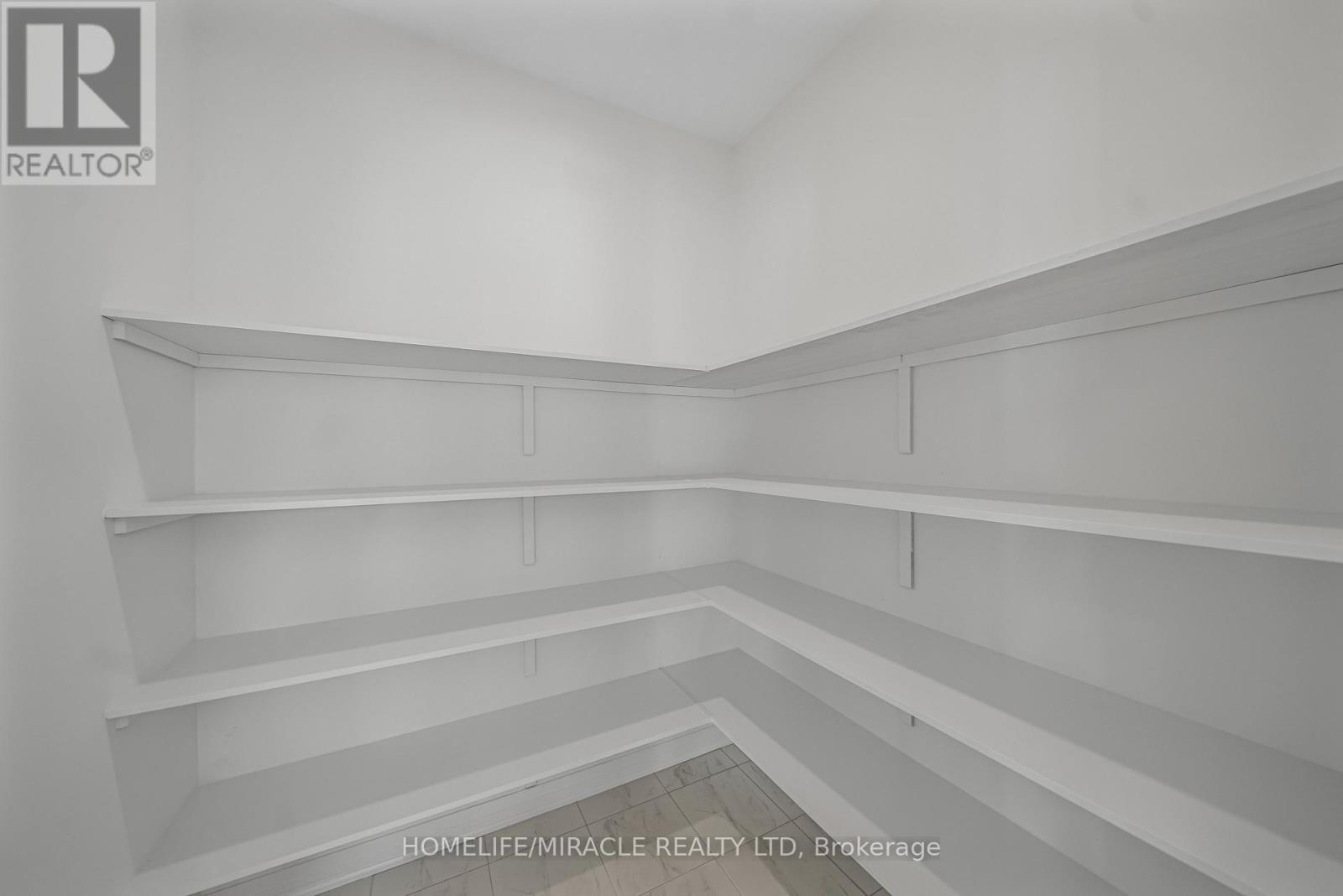 103 Windermere Boulevard, Loyalist, ON - Indoor With Storage