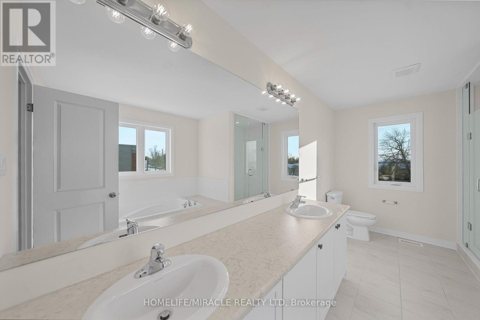 103 Windermere Boulevard, Loyalist, ON - Indoor Photo Showing Bathroom