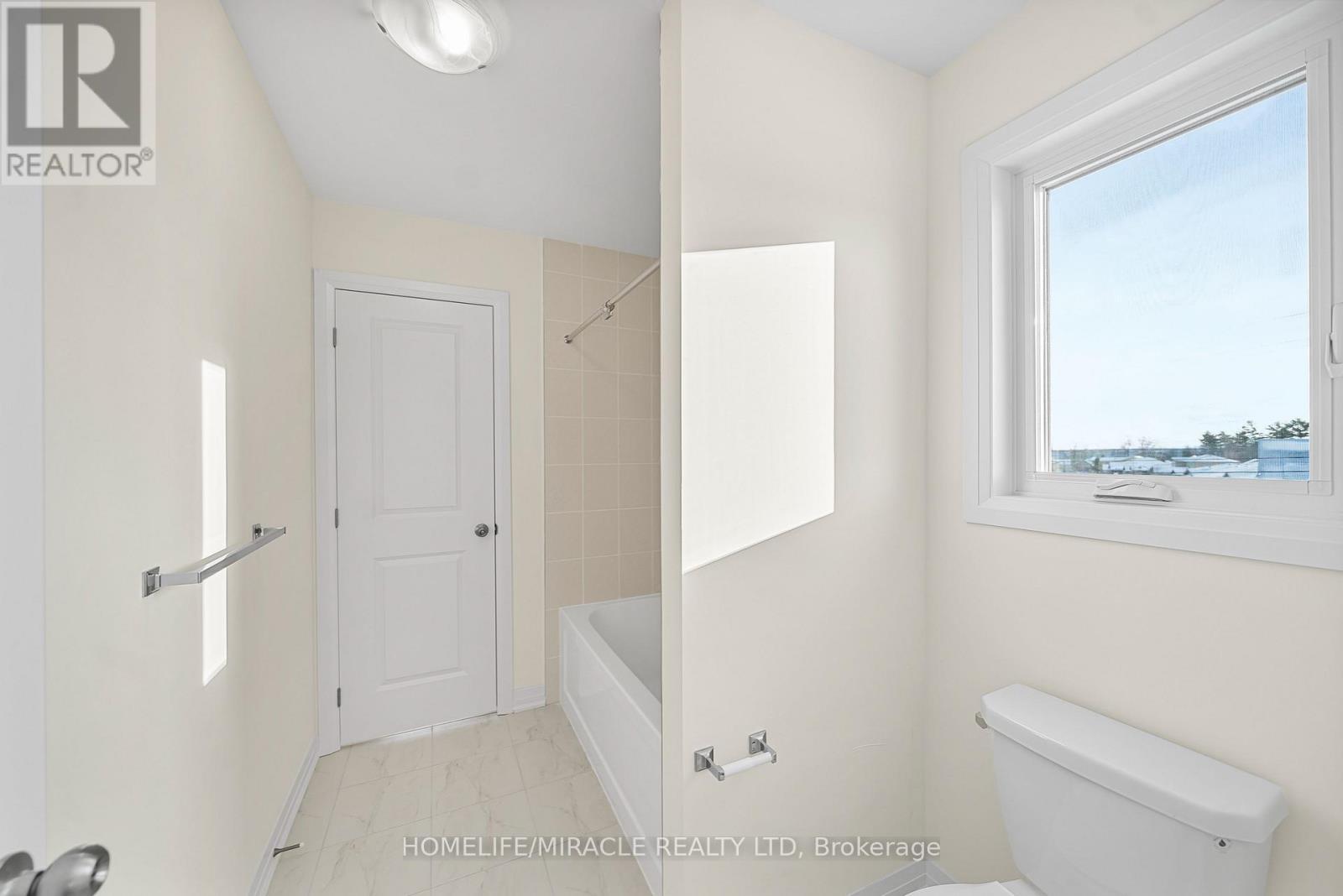 103 Windermere Boulevard, Loyalist, ON - Indoor Photo Showing Bathroom