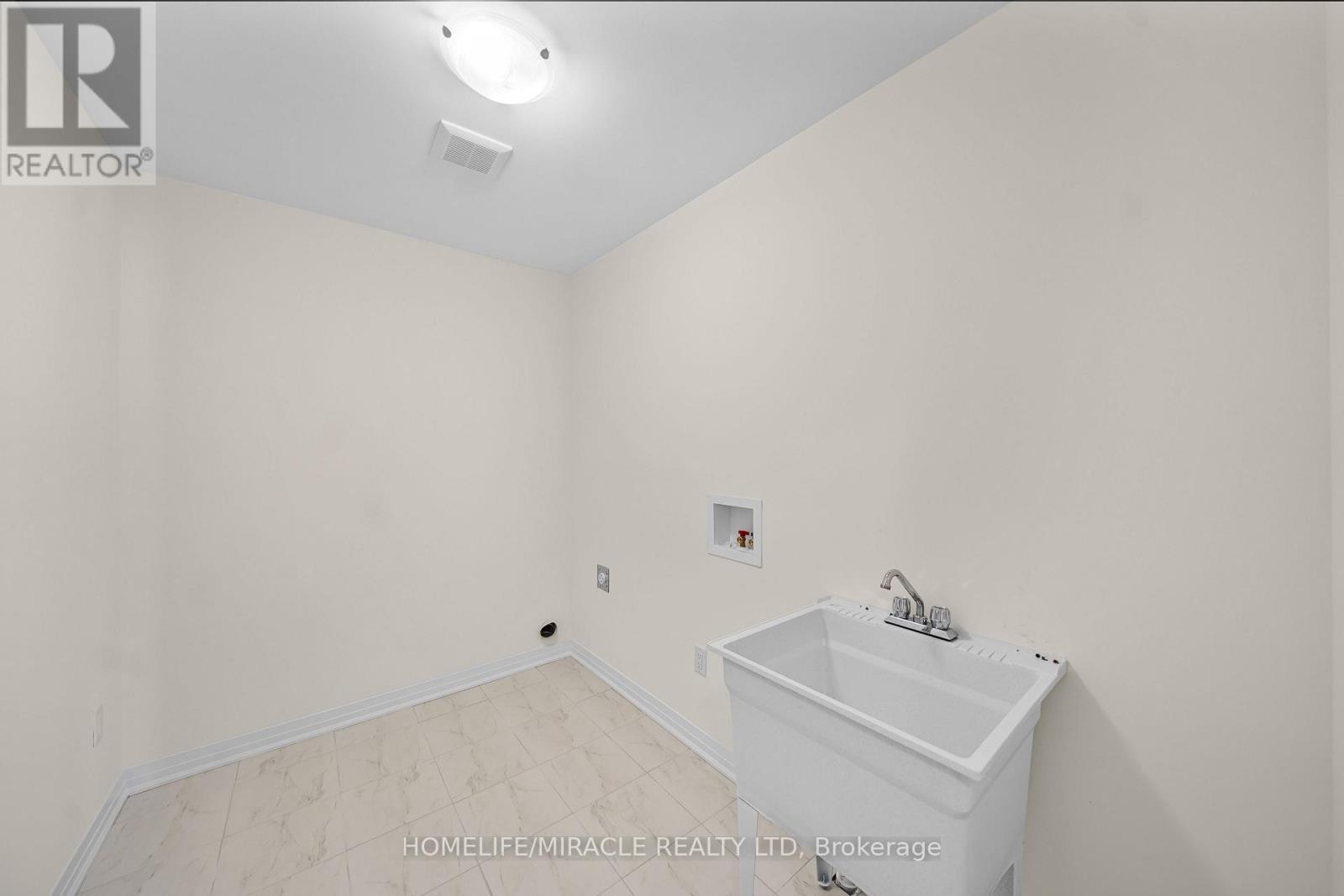 103 Windermere Boulevard, Loyalist, ON - Indoor Photo Showing Other Room