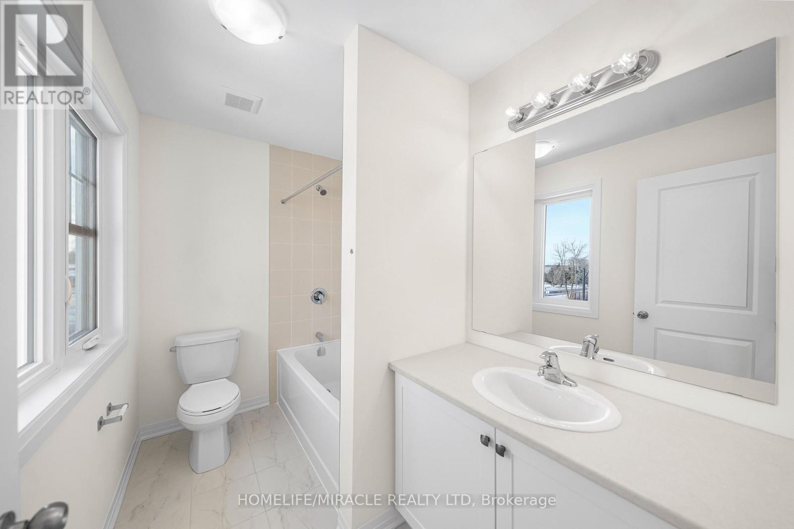 103 Windermere Boulevard, Loyalist, ON - Indoor Photo Showing Bathroom