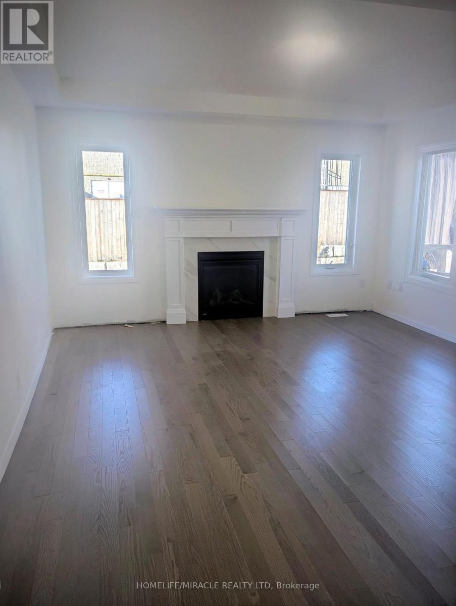 103 Windermere Boulevard, Loyalist, ON - Indoor Photo Showing Living Room With Fireplace