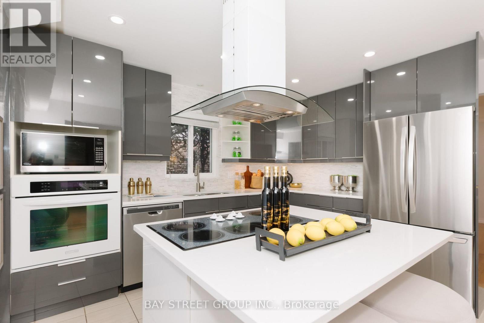 75 Breckonwood Crescent, Markham, ON - Indoor Photo Showing Kitchen With Upgraded Kitchen