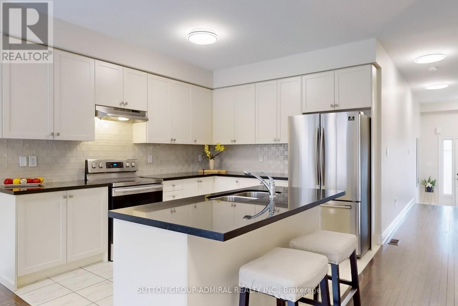 123 Arnold Crescent, New Tecumseth, ON - Indoor Photo Showing Kitchen With Double Sink