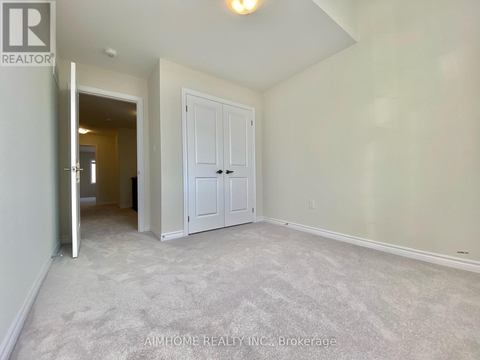 21 Viola St. Street, East Gwillimbury, ON - Indoor Photo Showing Other Room