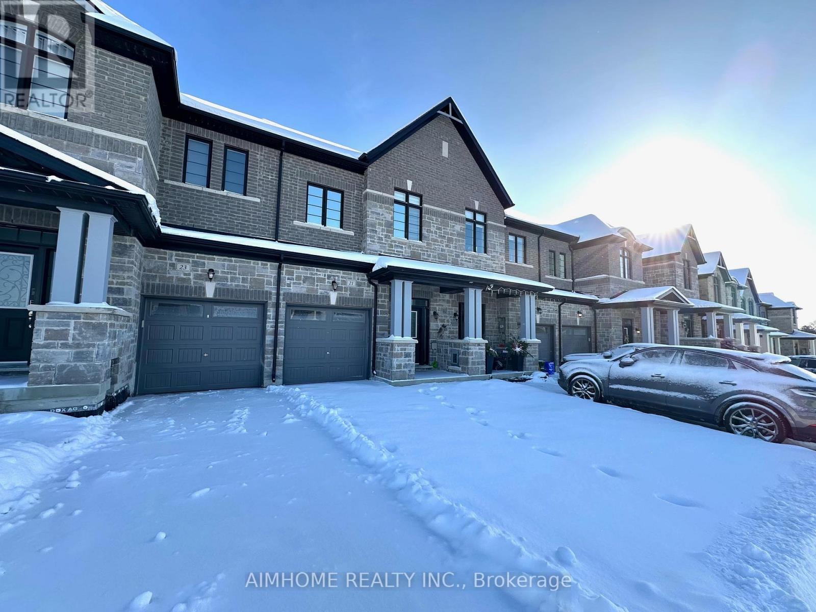 21 Viola St. Street, East Gwillimbury, ON - Outdoor With Facade