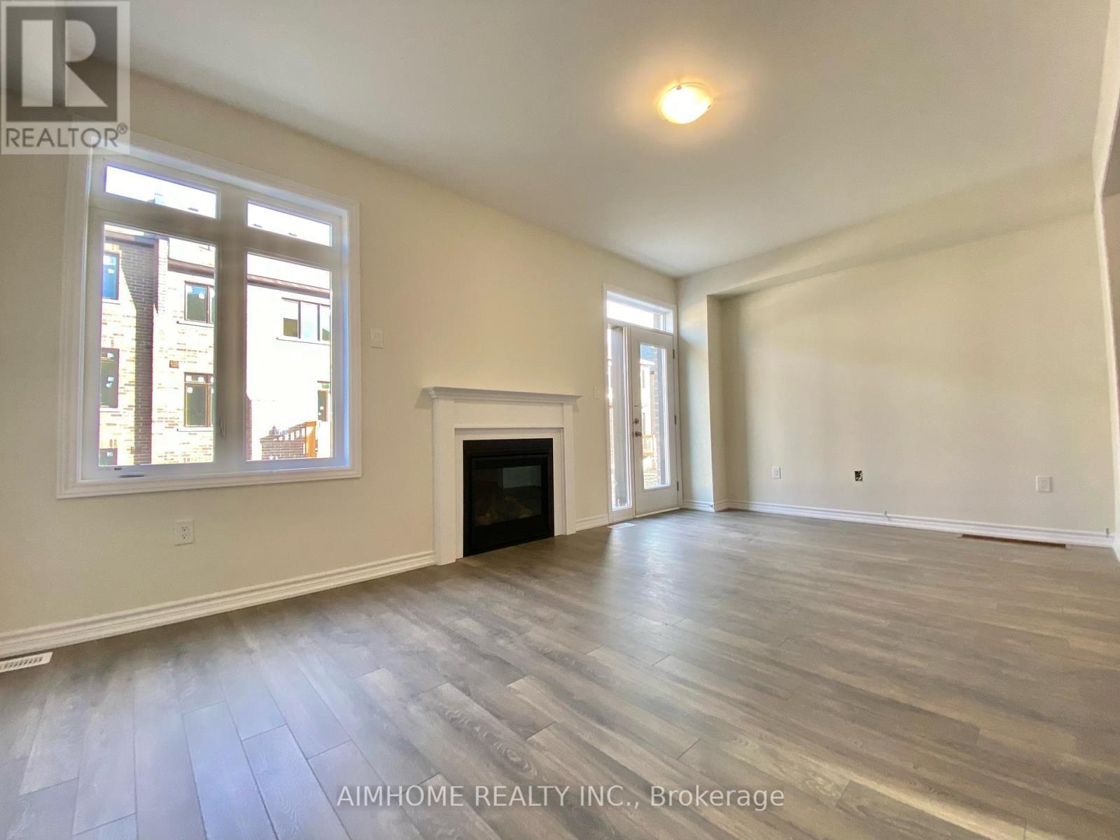 21 Viola St. Street, East Gwillimbury, ON - Indoor Photo Showing Living Room With Fireplace