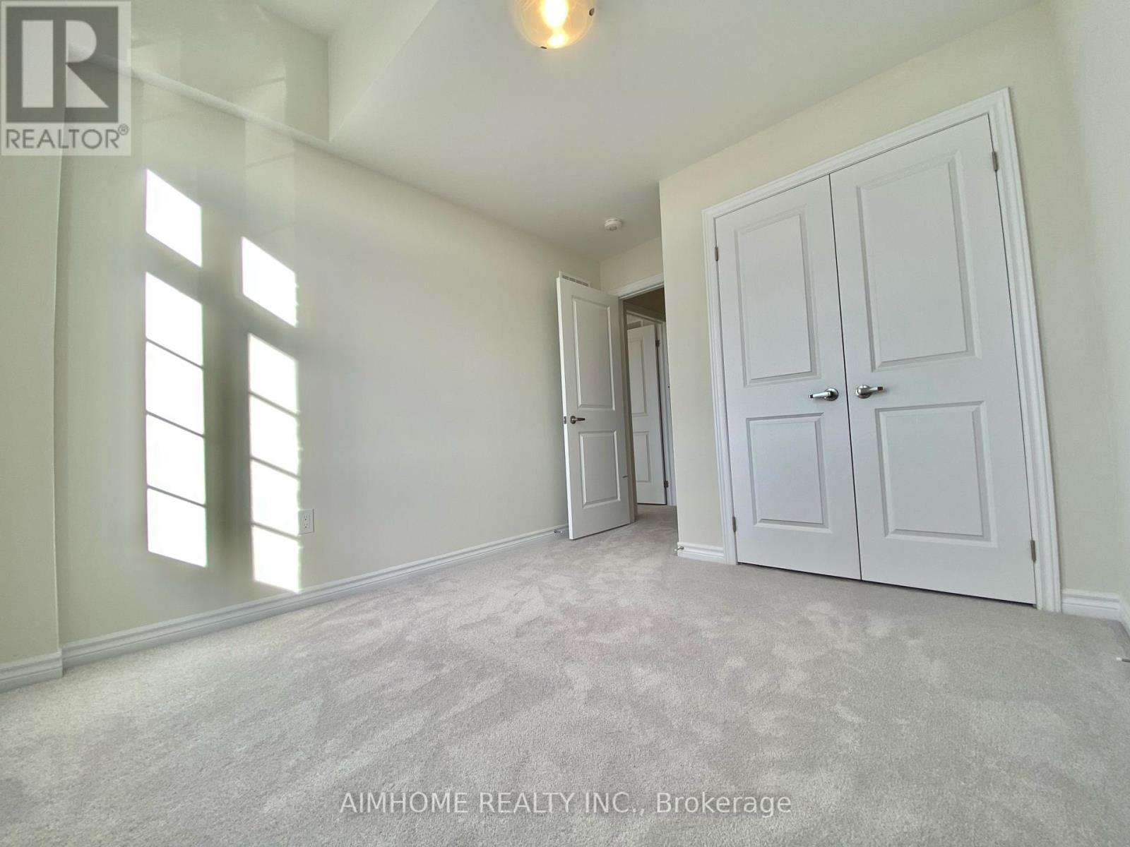 21 Viola St. Street, East Gwillimbury, ON - Indoor Photo Showing Other Room