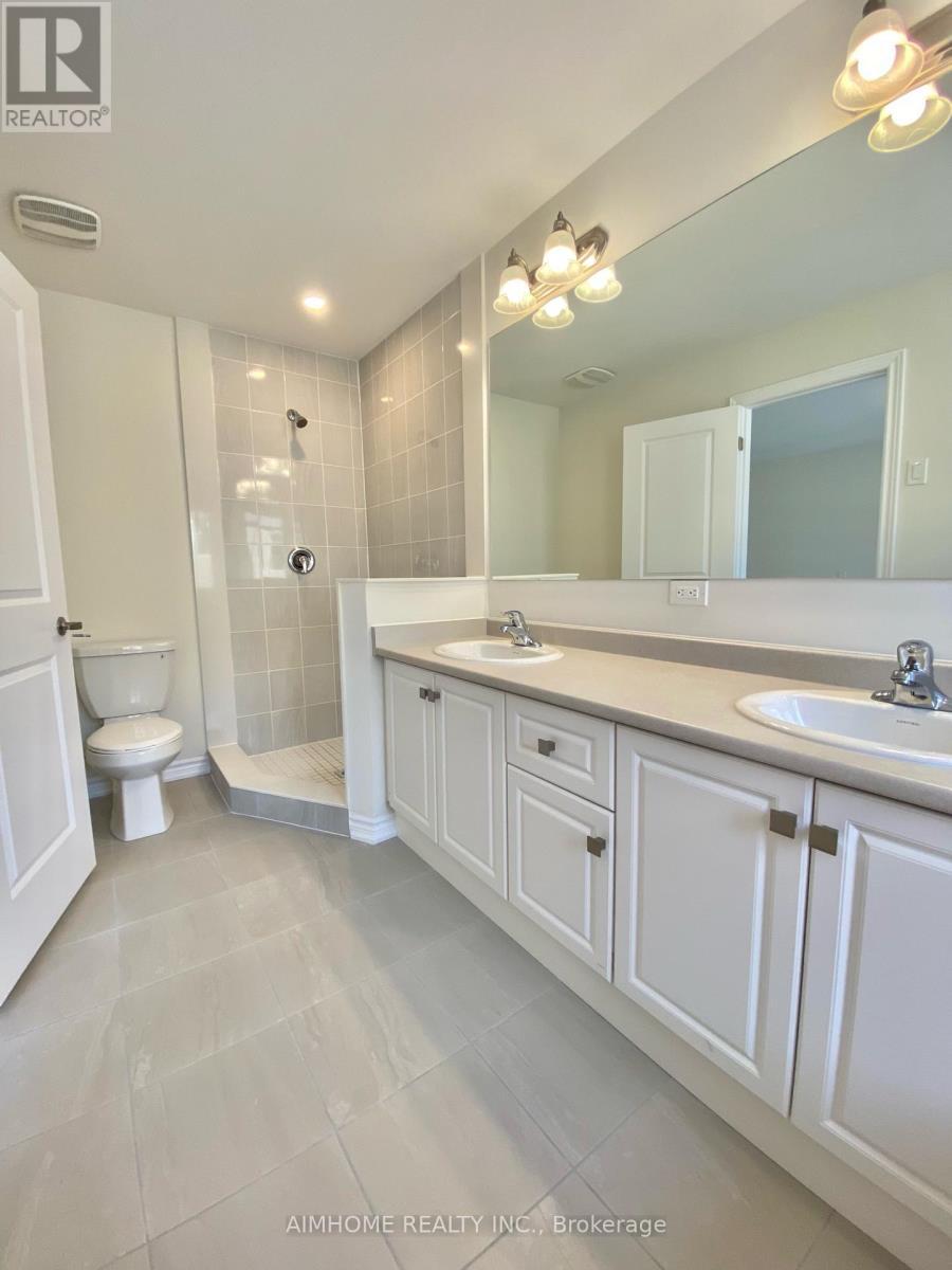 21 Viola St. Street, East Gwillimbury, ON - Indoor Photo Showing Bathroom