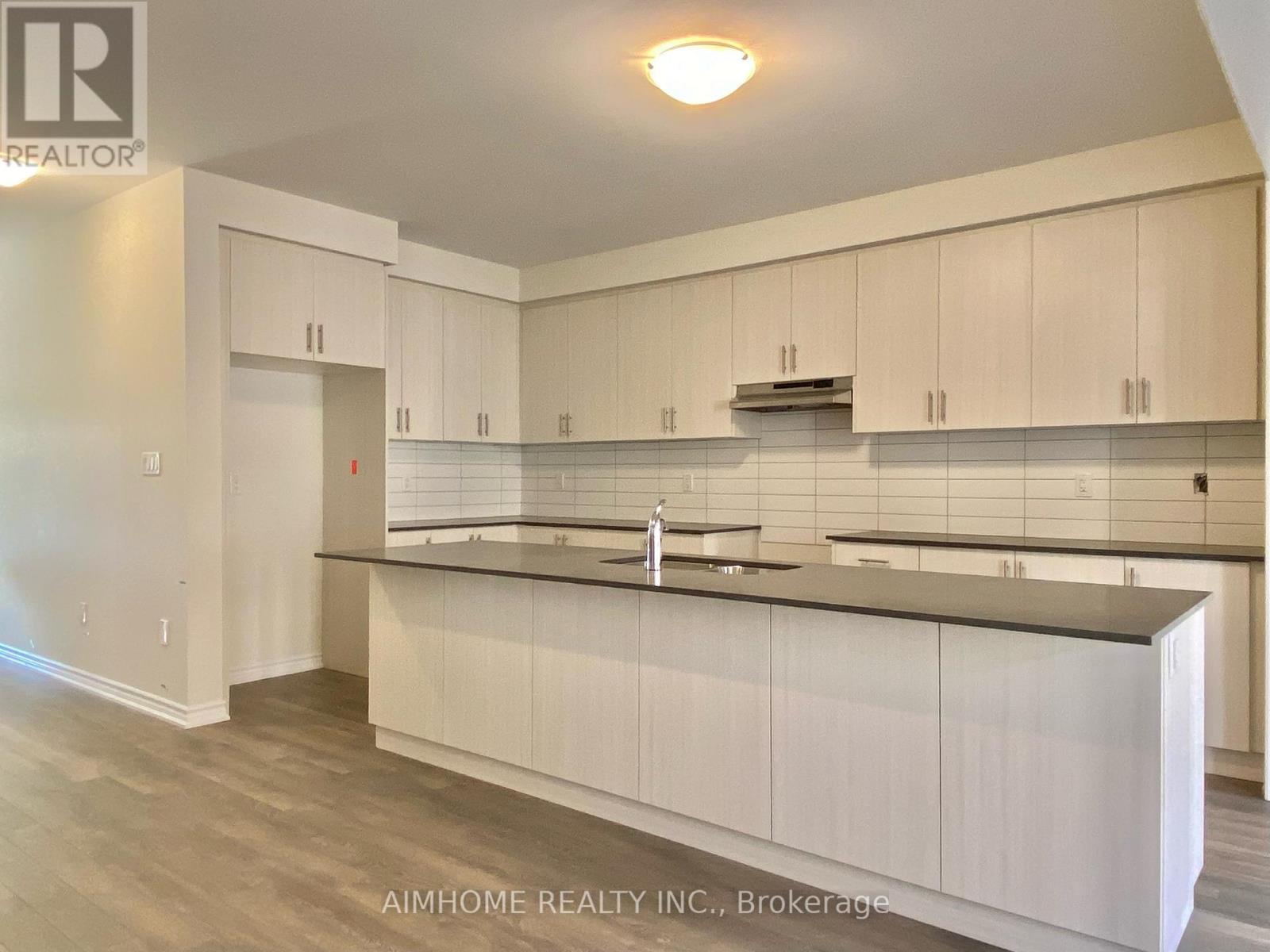 21 Viola St. Street, East Gwillimbury, ON - Indoor Photo Showing Kitchen