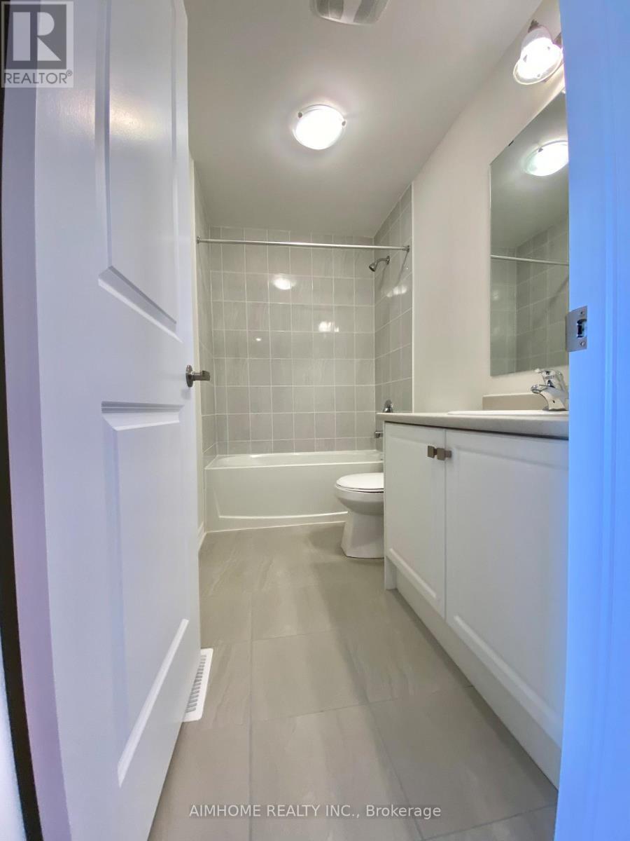 21 Viola St. Street, East Gwillimbury, ON - Indoor Photo Showing Bathroom