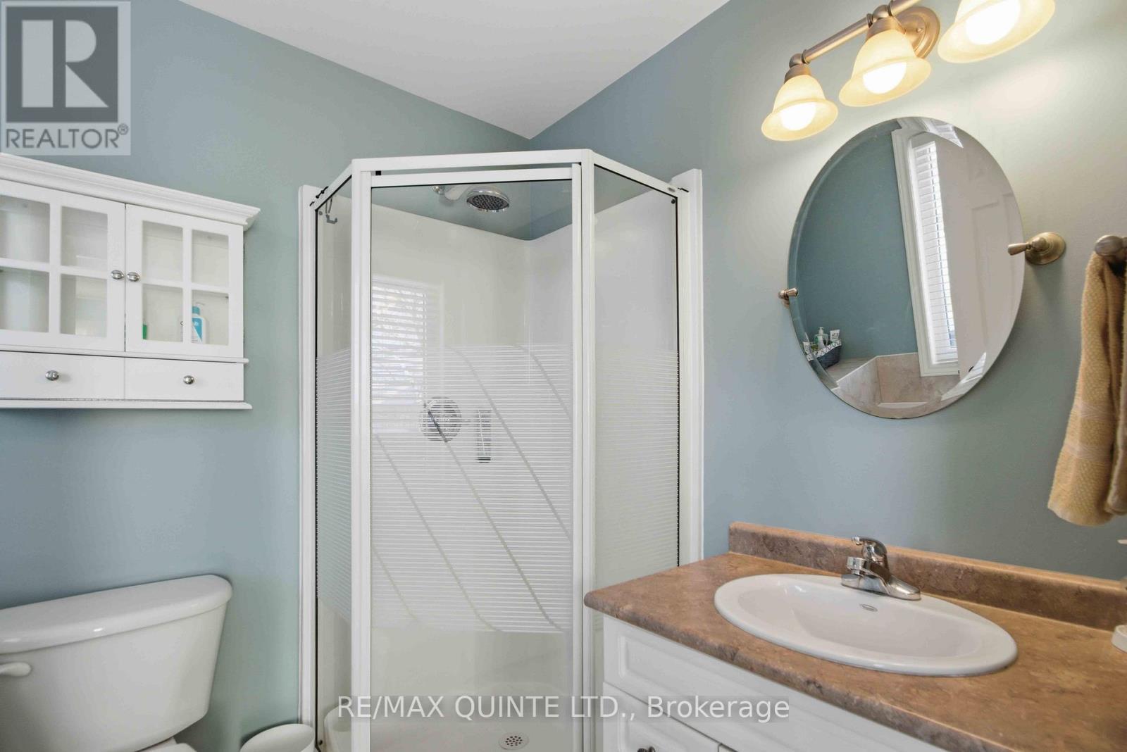 43 Gavey Street, Belleville (Thurlow Ward), ON - Indoor Photo Showing Bathroom