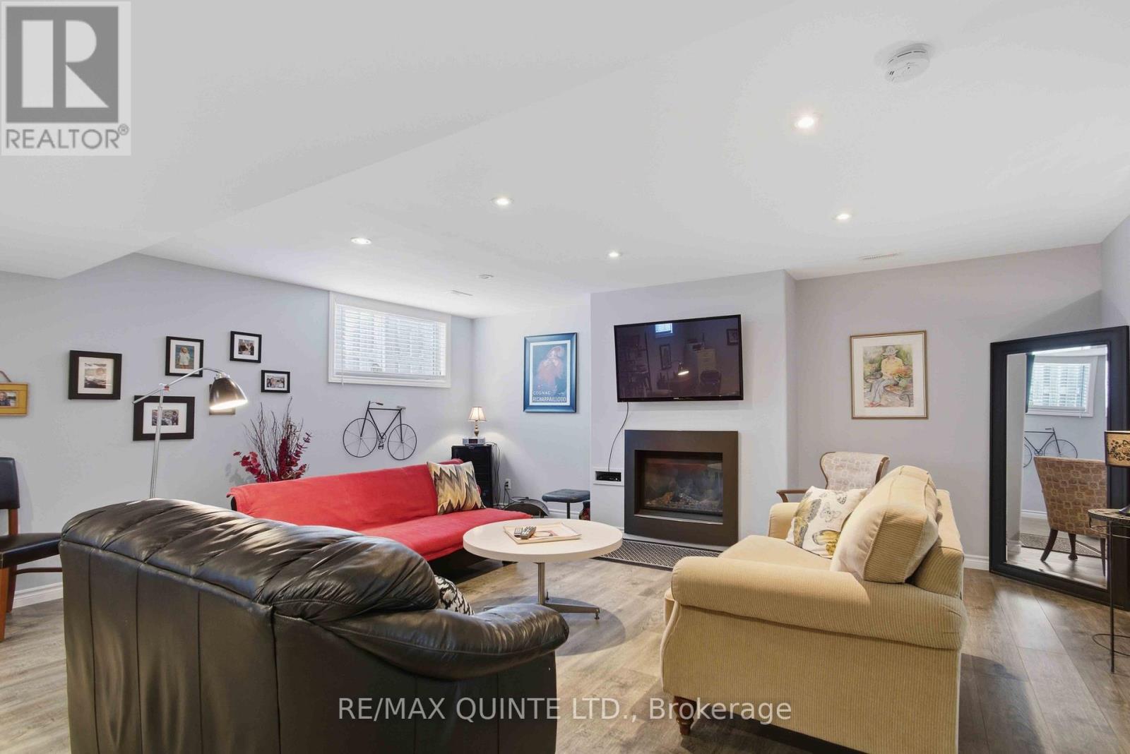 43 Gavey Street, Belleville (Thurlow Ward), ON - Indoor Photo Showing Living Room With Fireplace