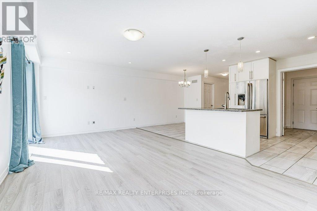 318 Old Huron Road N, Kitchener, ON - Indoor Photo Showing Kitchen