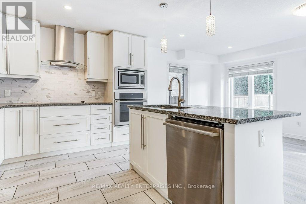 318 Old Huron Road N, Kitchener, ON - Indoor Photo Showing Kitchen With Upgraded Kitchen