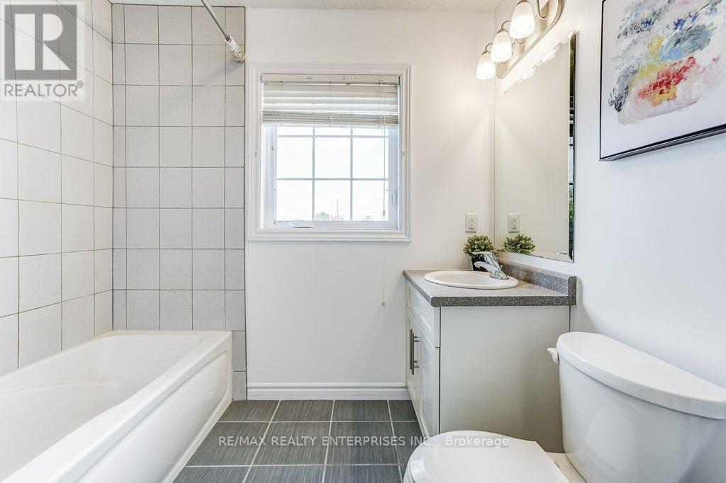 318 Old Huron Road N, Kitchener, ON - Indoor Photo Showing Bathroom