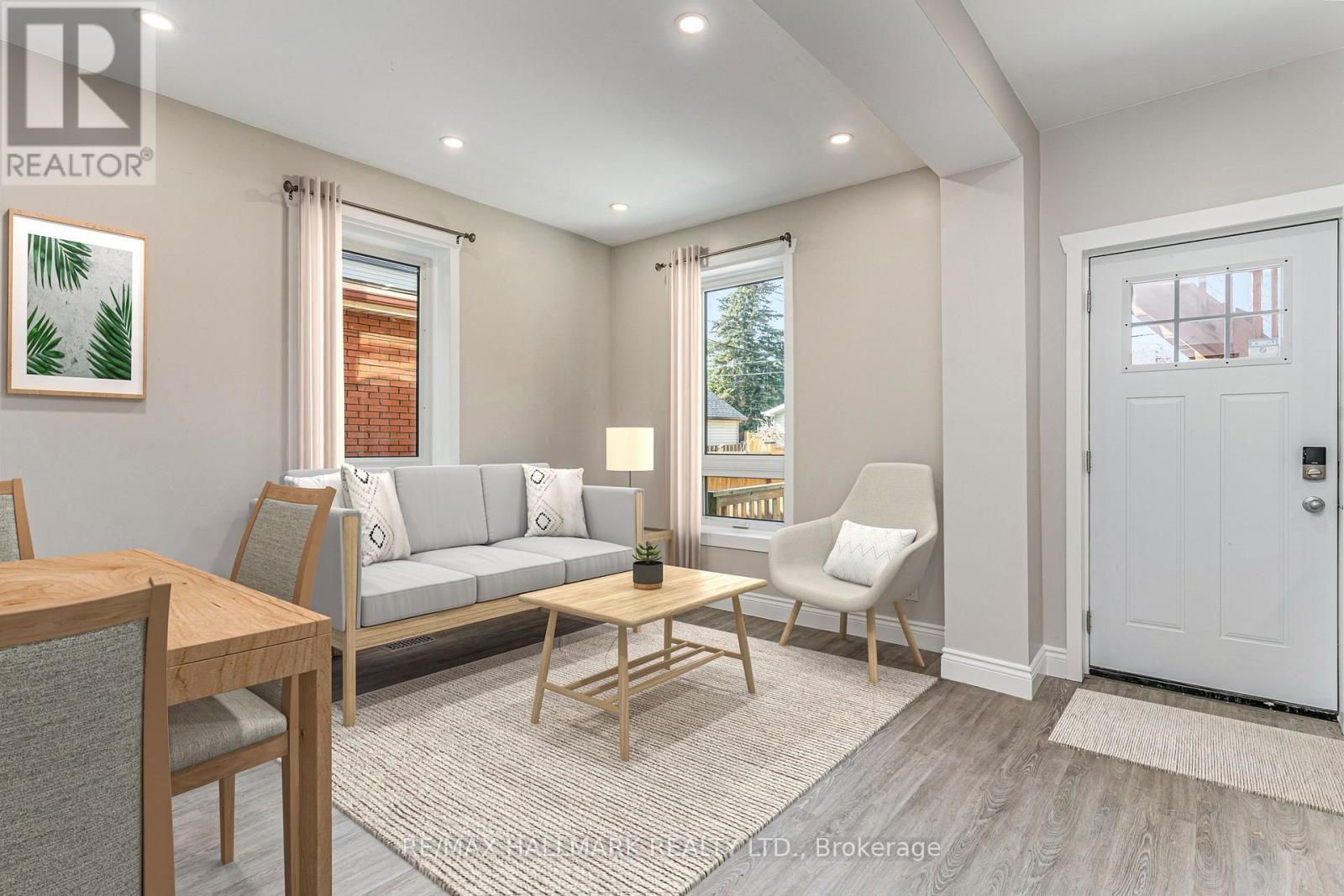 Main - 291 Emerald Street N, Hamilton, ON - Indoor Photo Showing Living Room