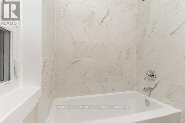 Main - 291 Emerald Street N, Hamilton, ON - Indoor Photo Showing Bathroom