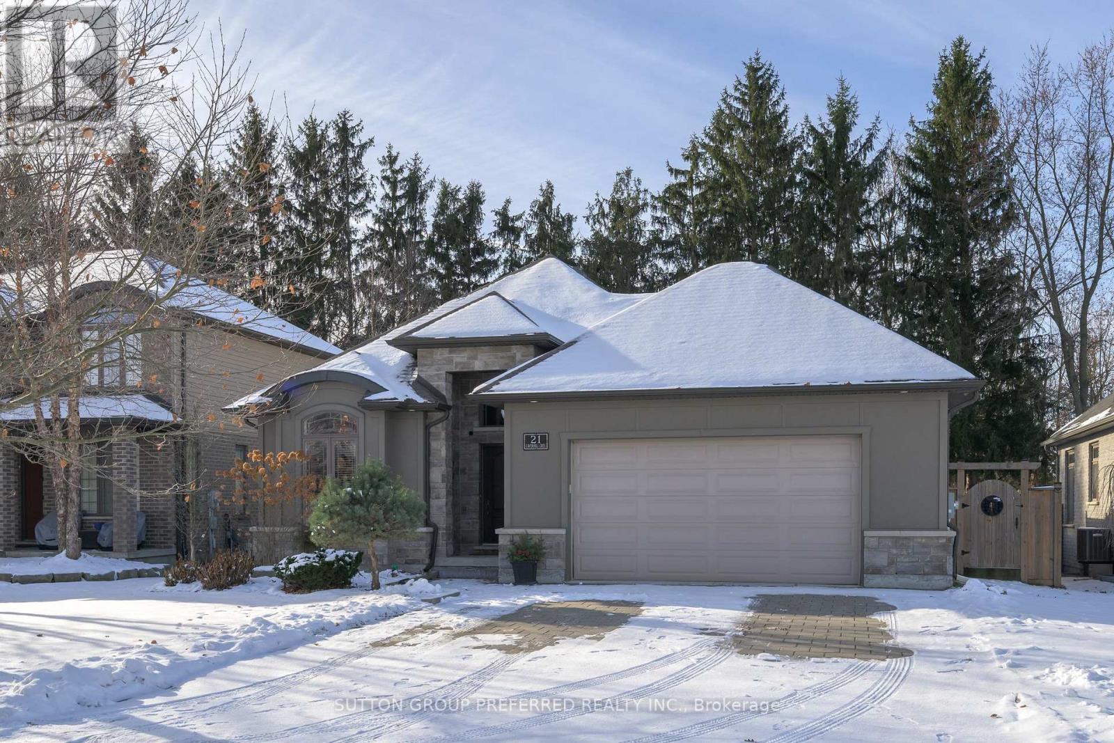 21 Caverhill Crescent, Middlesex Centre (Komoka), ON - Outdoor