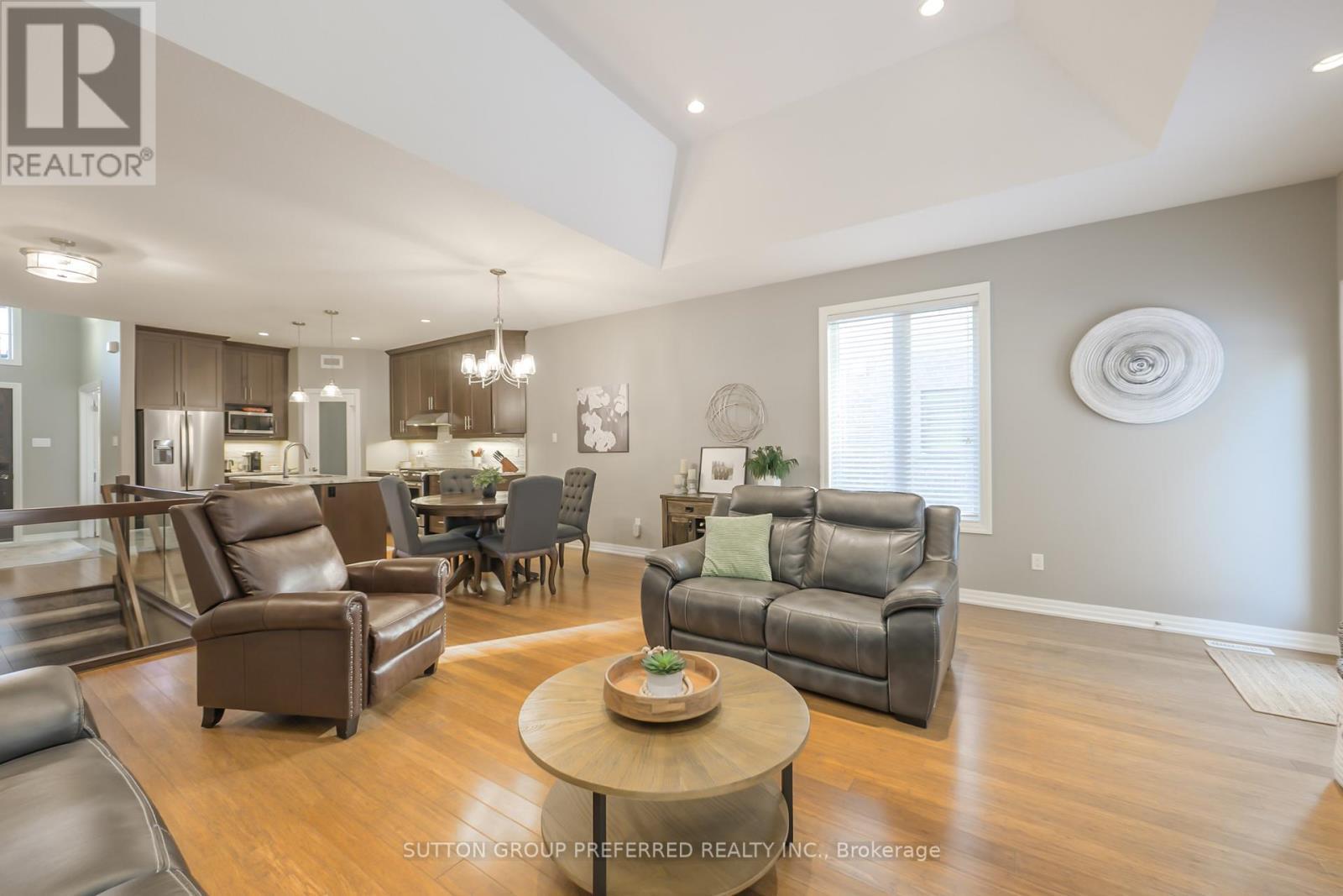 21 Caverhill Crescent, Middlesex Centre (Komoka), ON - Indoor Photo Showing Living Room