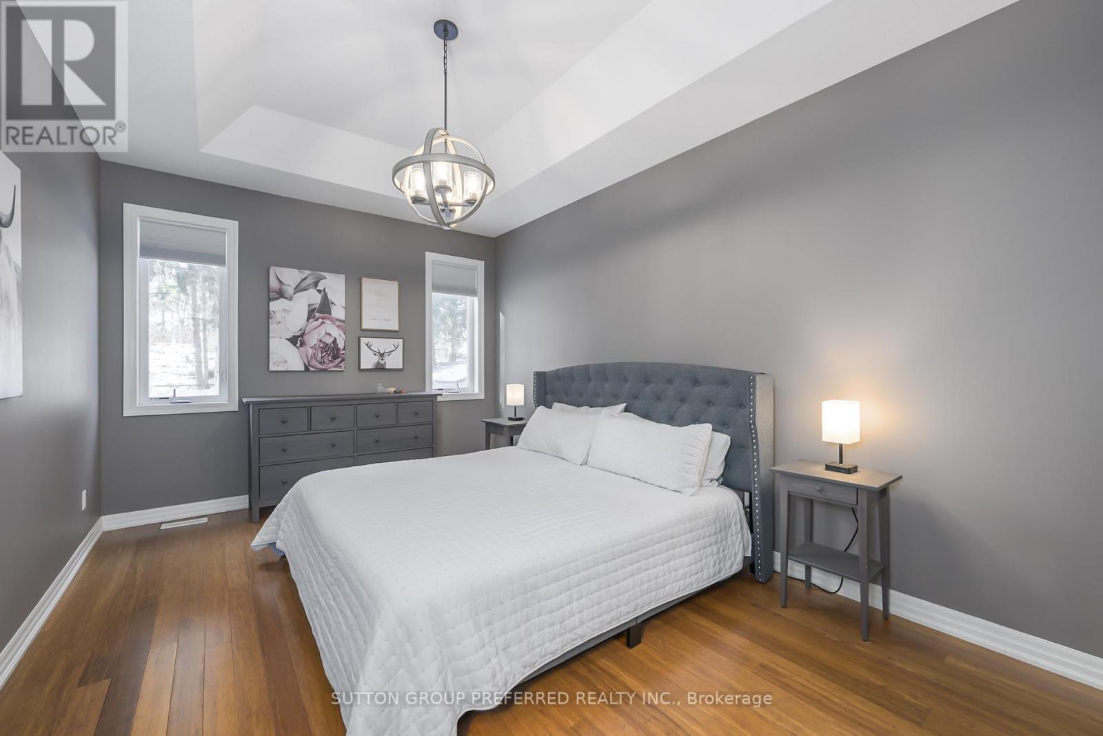 21 Caverhill Crescent, Middlesex Centre (Komoka), ON - Indoor Photo Showing Bedroom
