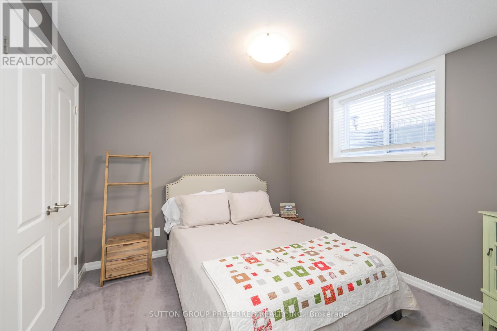21 Caverhill Crescent, Middlesex Centre (Komoka), ON - Indoor Photo Showing Bedroom