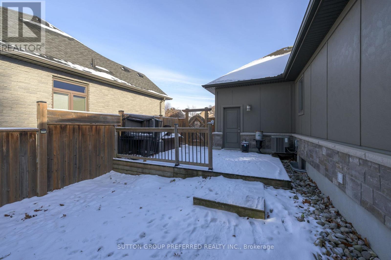 Deck off the garage - 21 Caverhill Crescent, Middlesex Centre (Komoka), ON - Outdoor With Deck Patio Veranda With Exterior