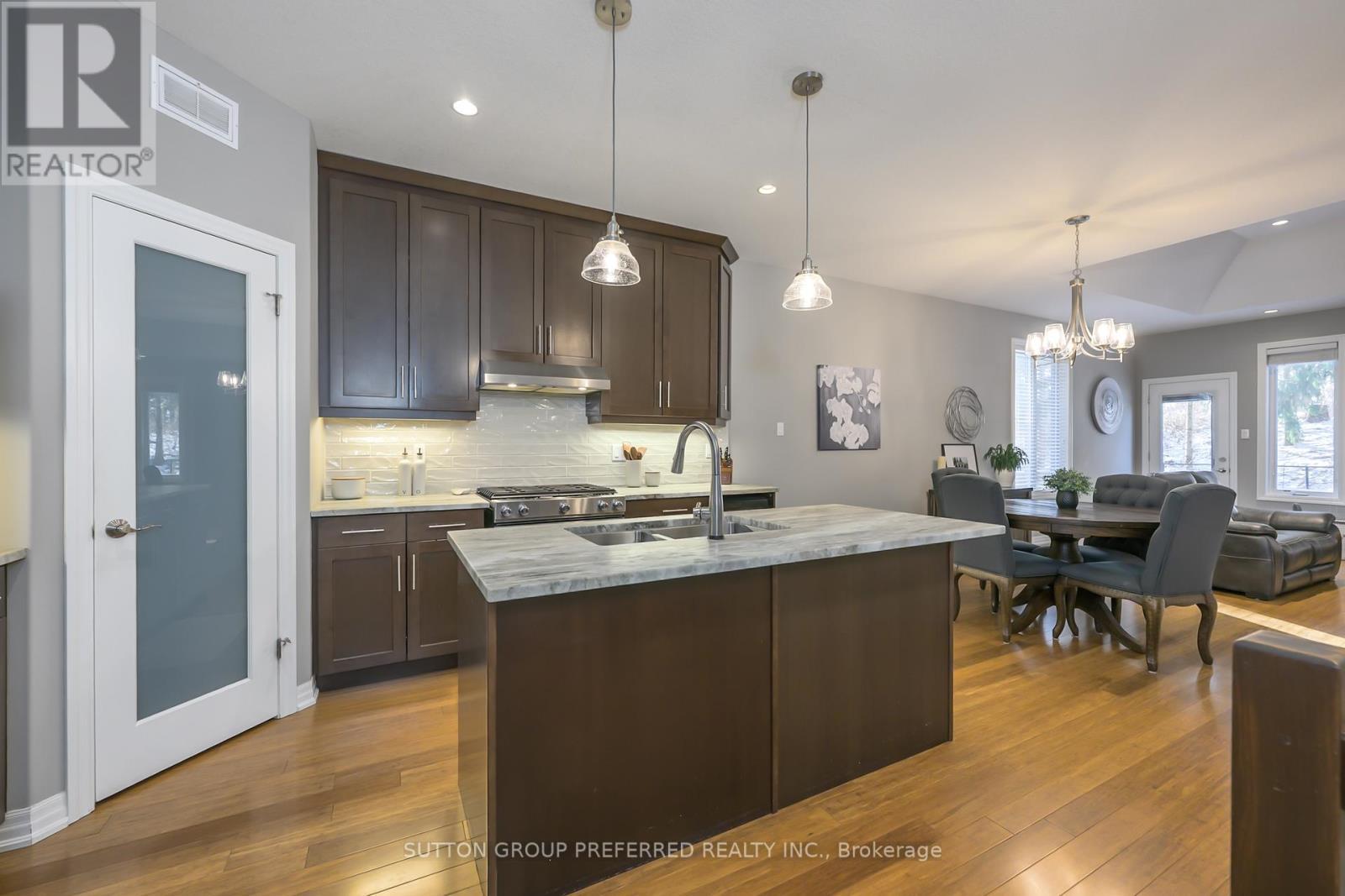 21 Caverhill Crescent, Middlesex Centre (Komoka), ON - Indoor Photo Showing Kitchen With Double Sink With Upgraded Kitchen