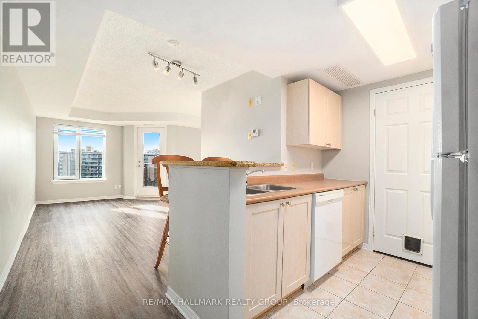 8F - 310 Central Park Drive, Ottawa, ON - Indoor Photo Showing Kitchen With Double Sink