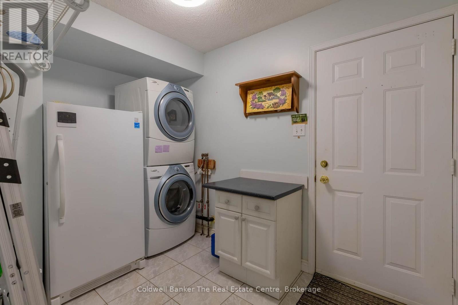 Laundry and entrance to double garage. - 110 Forest Glen Drive, Gravenhurst (Muskoka (S)), ON - Indoor Photo Showing Laundry Room
