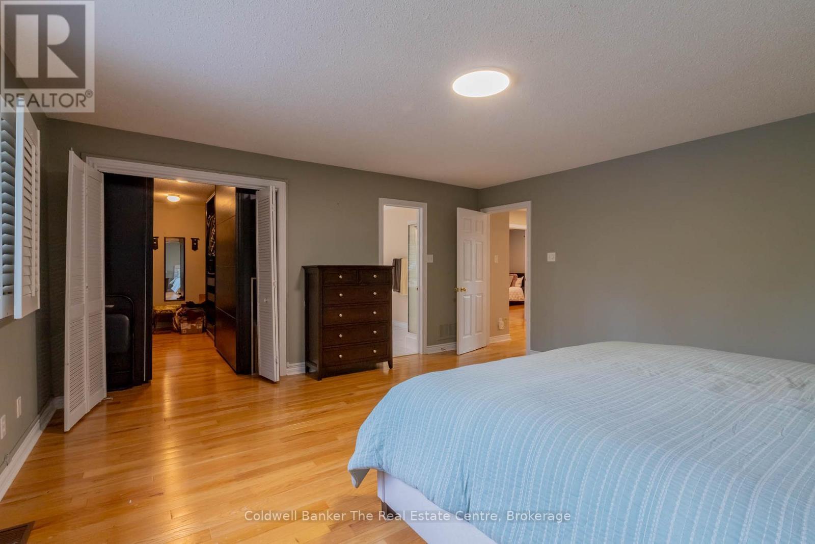 Primary bedroom. - 110 Forest Glen Drive, Gravenhurst (Muskoka (S)), ON - Indoor Photo Showing Bedroom
