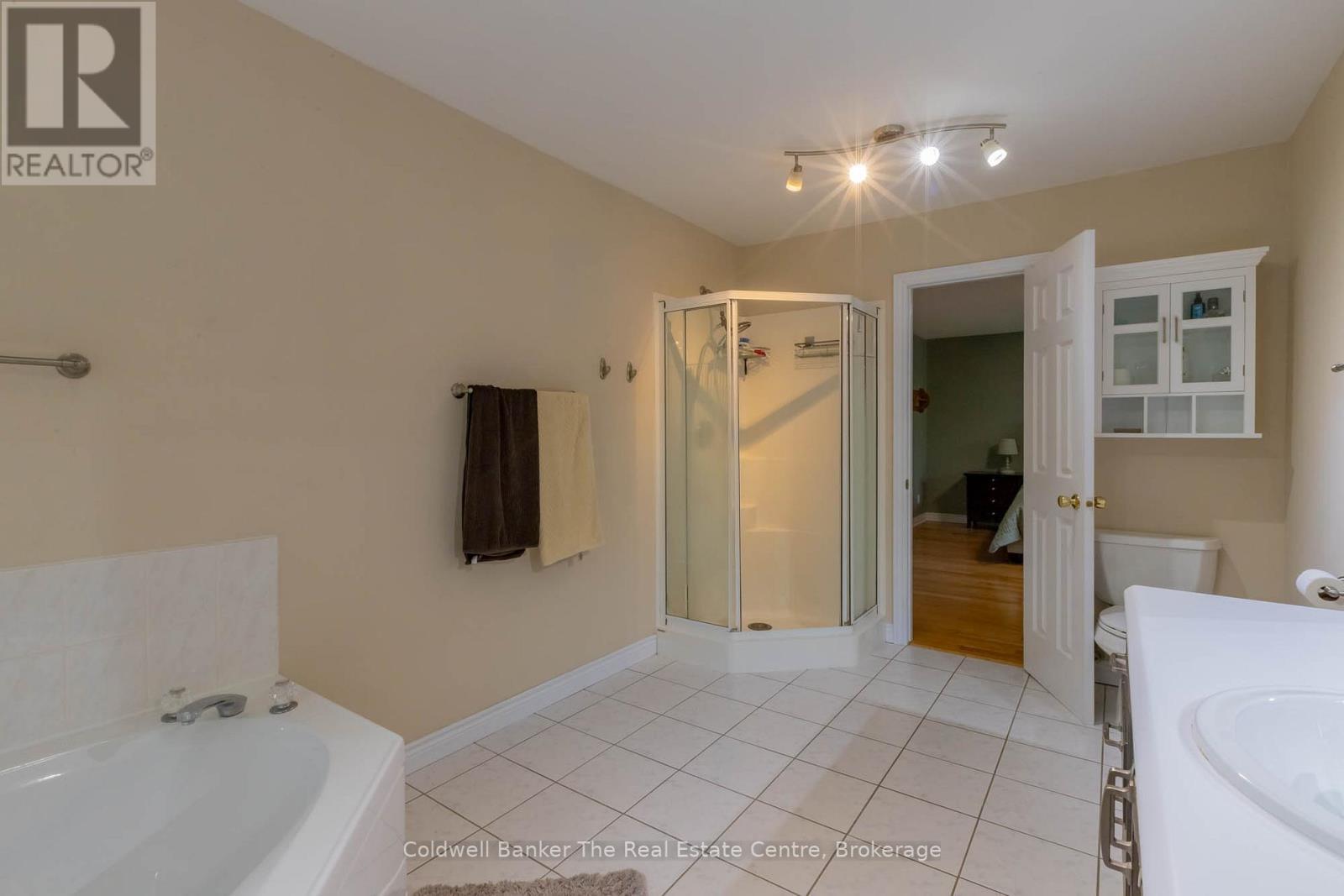 Primary bedroom ensuite. - 110 Forest Glen Drive, Gravenhurst (Muskoka (S)), ON - Indoor Photo Showing Bathroom