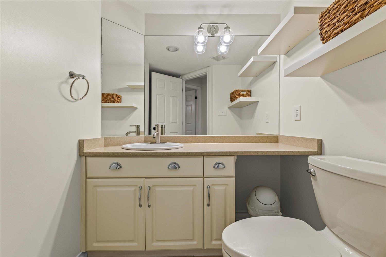301 2575 Ware Street, Abbotsford, BC - Indoor Photo Showing Bathroom