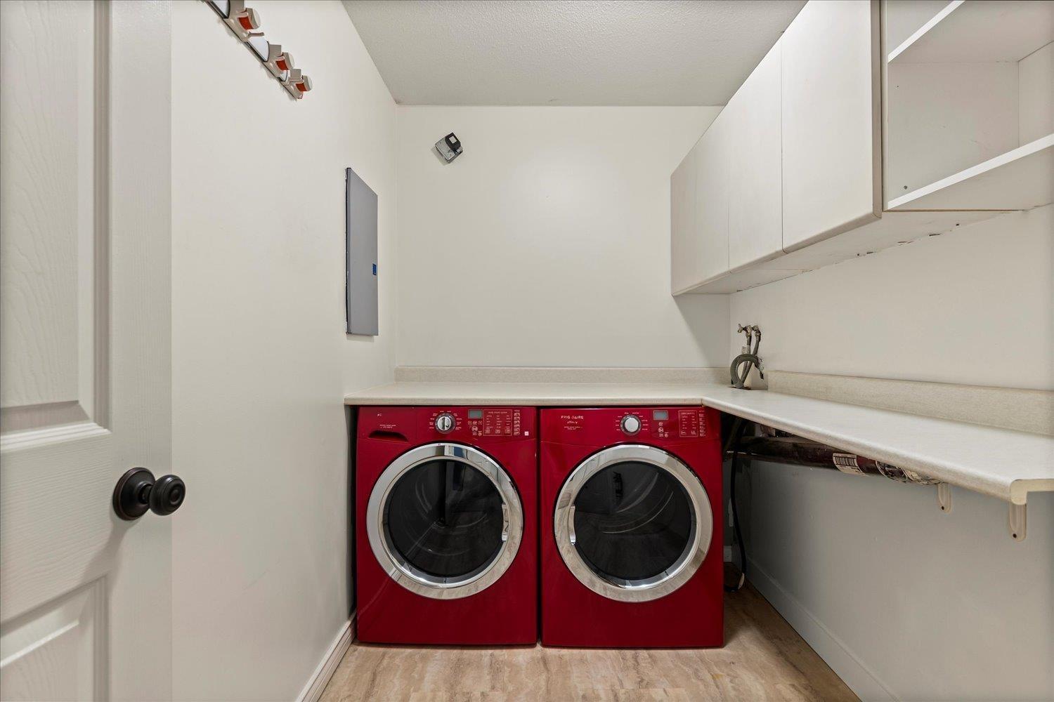 301 2575 Ware Street, Abbotsford, BC - Indoor Photo Showing Laundry Room