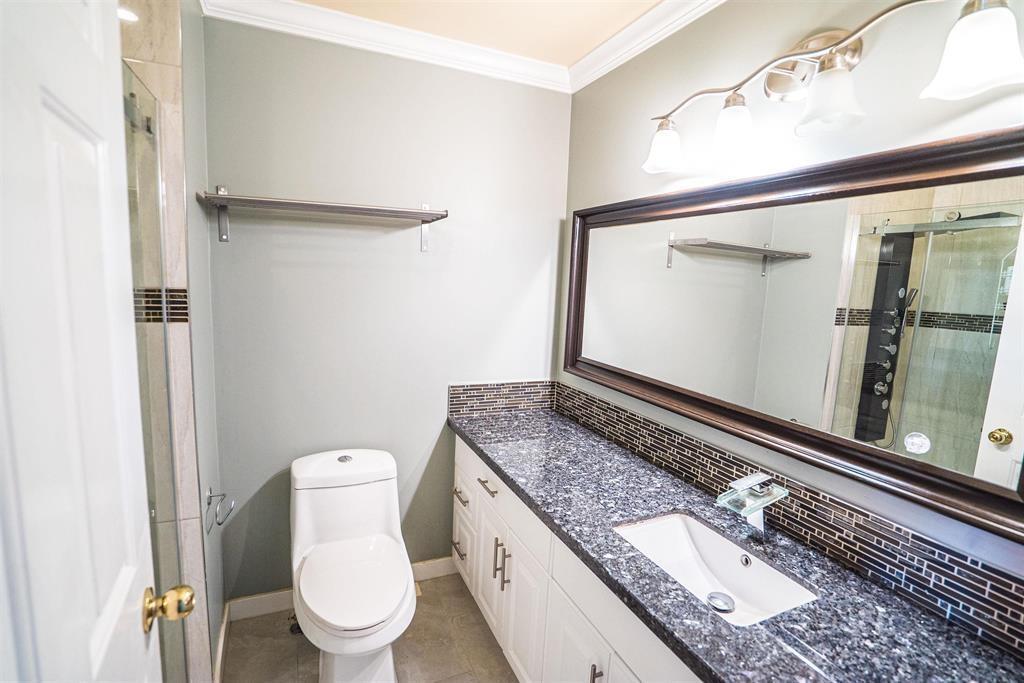 9420 157 Street, Surrey, BC - Indoor Photo Showing Bathroom