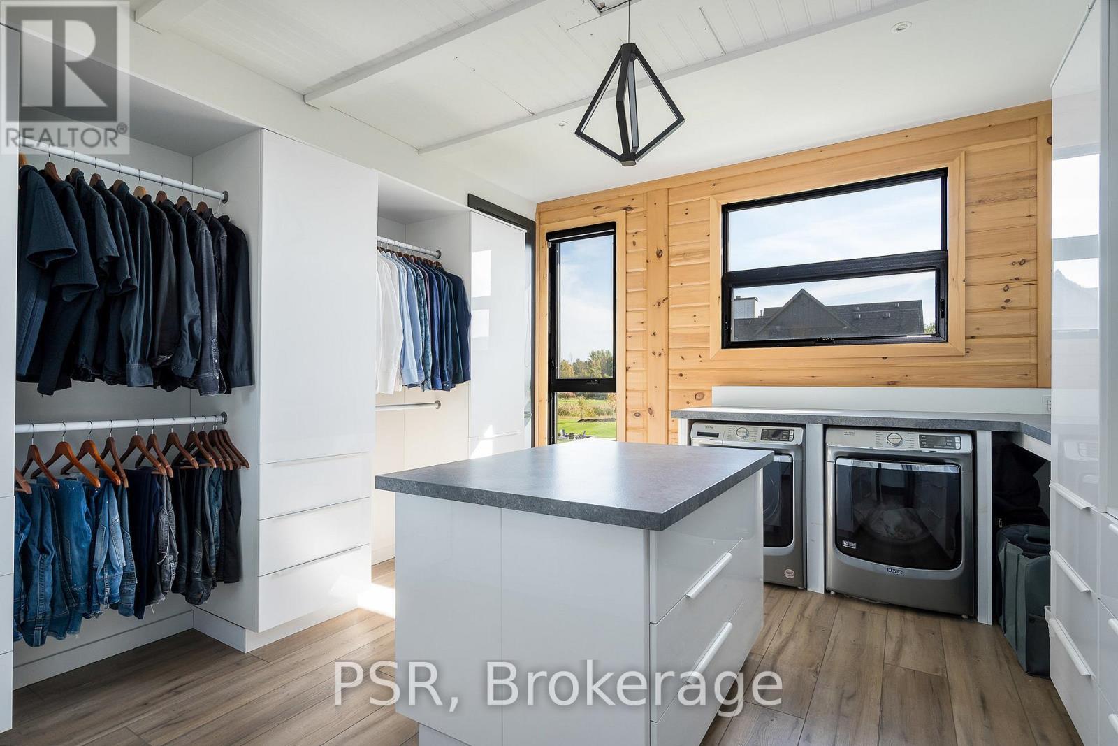 4 Raintree Court, Clearview, ON - Indoor Photo Showing Laundry Room