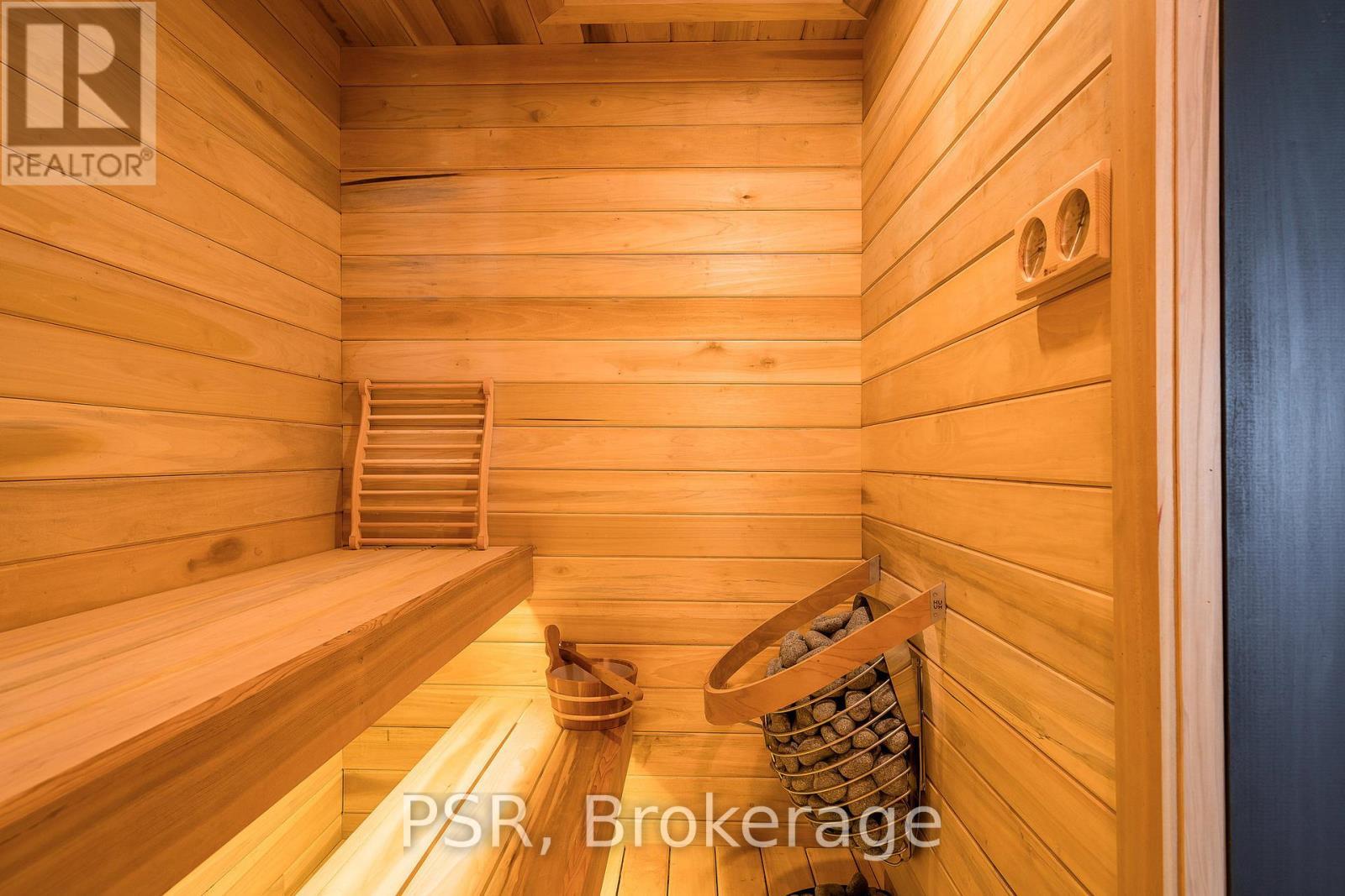 4 Raintree Court, Clearview, ON - Indoor Photo Showing Other Room