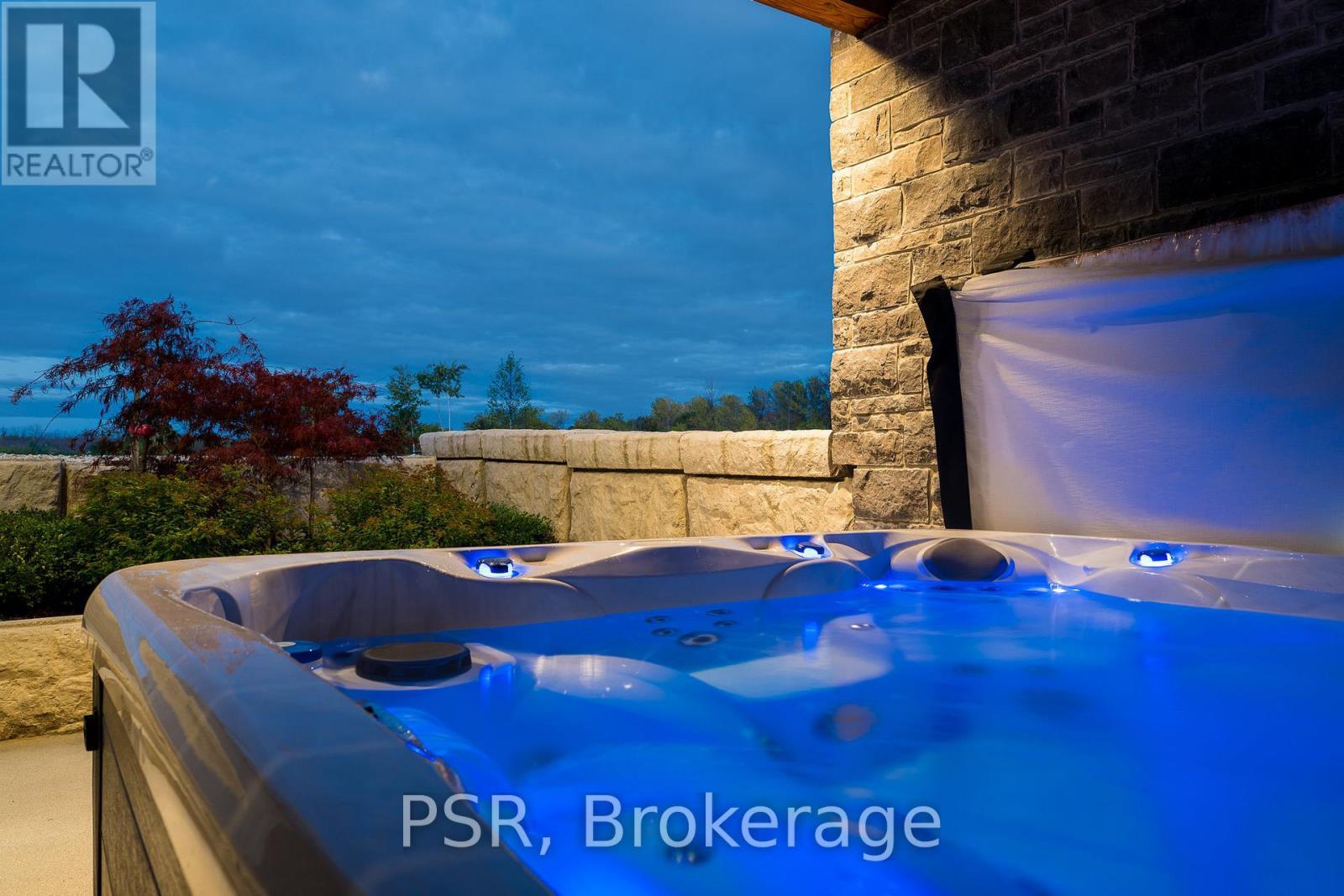 4 Raintree Court, Clearview, ON - Outdoor