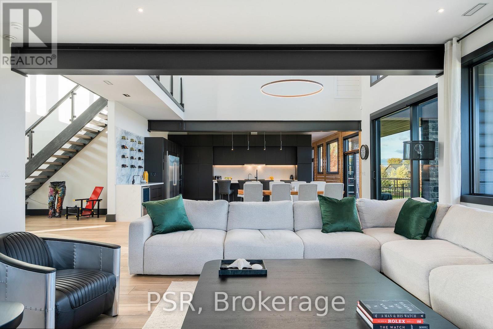 4 Raintree Court, Clearview, ON - Indoor Photo Showing Living Room