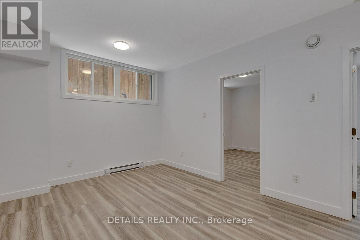 B - 285 B Montfort Street, Ottawa, ON - Indoor Photo Showing Other Room