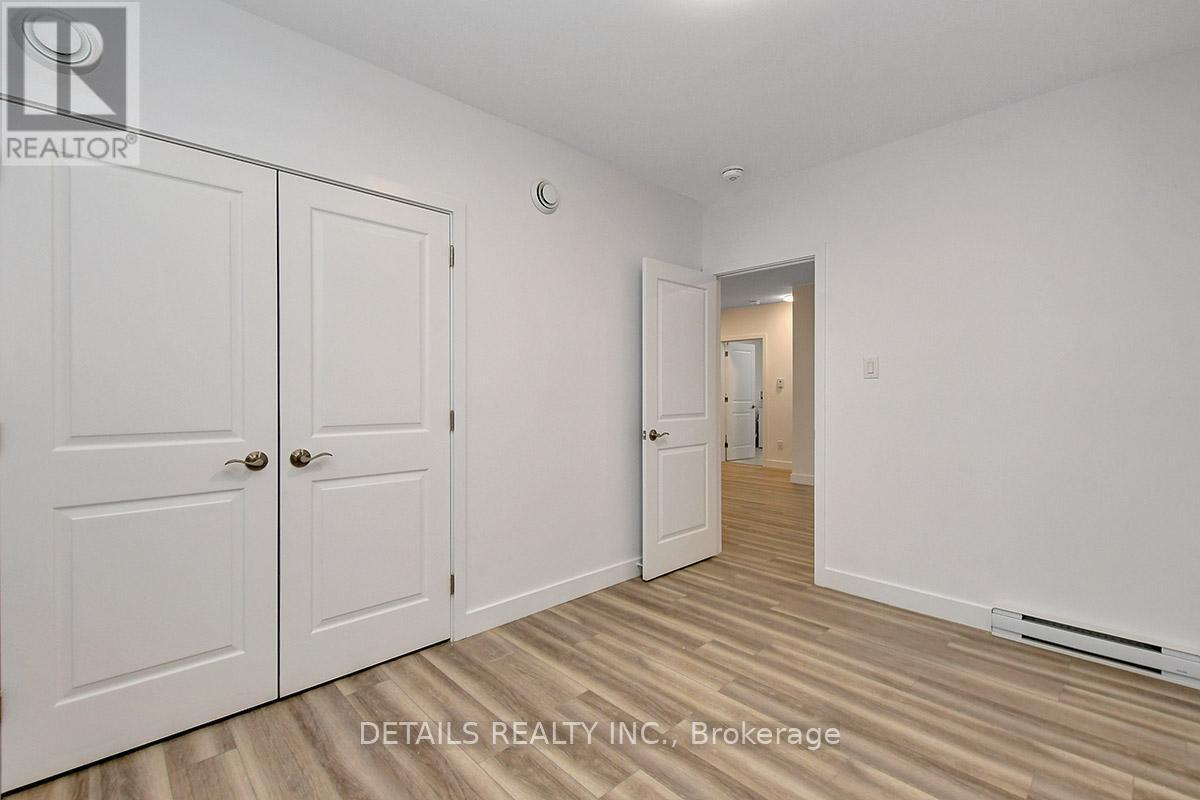 B - 285 B Montfort Street, Ottawa, ON - Indoor Photo Showing Other Room